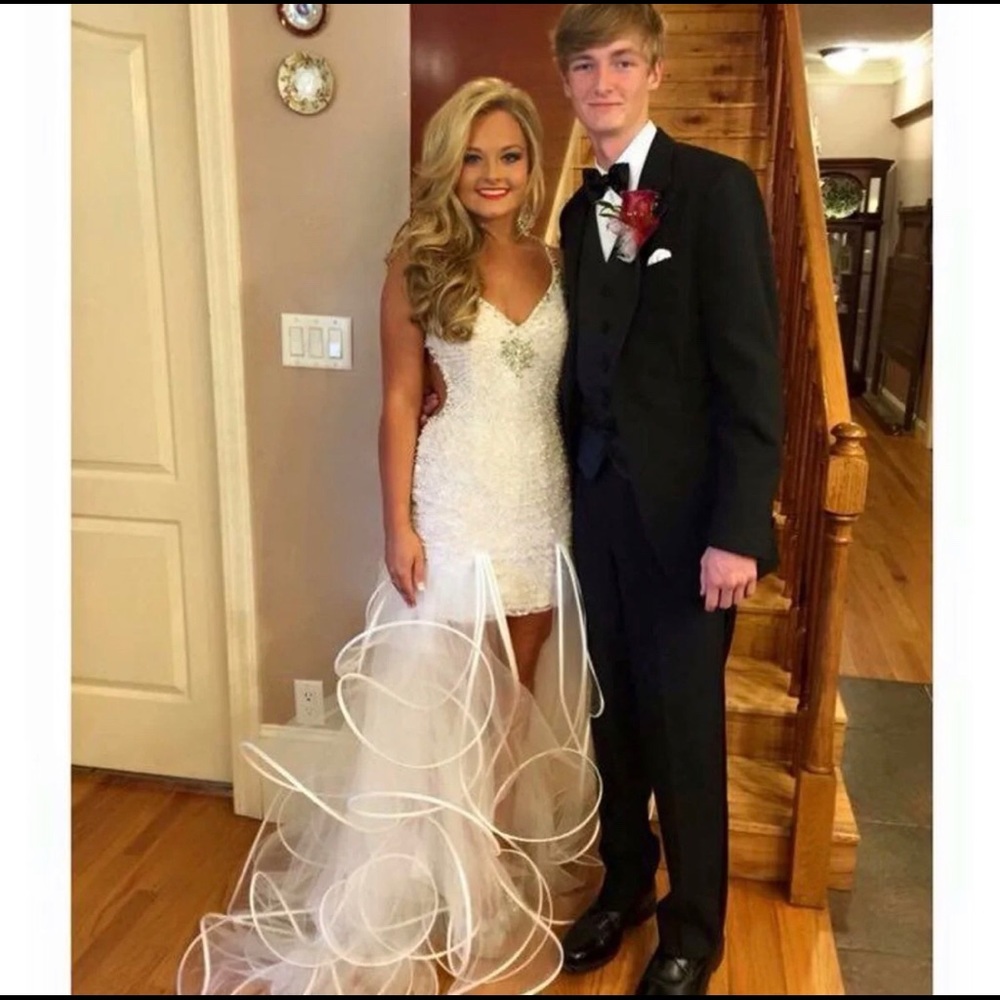 Mac Duggal prom dress
